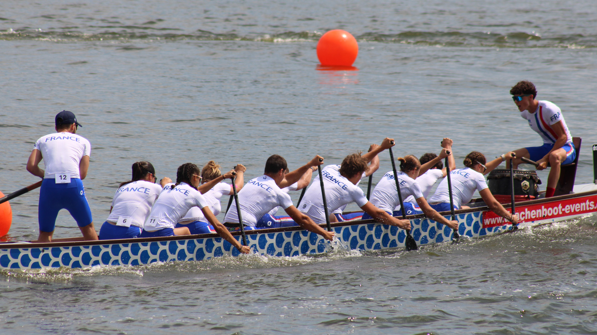 Lire la suite à propos de l’article L’équipe de France mixte U18 triple championne du monde de Dragon boat*