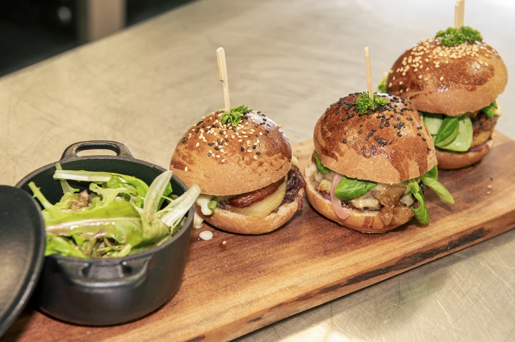 Trois burgers comtois
