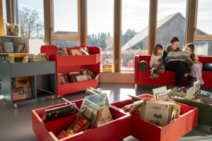 La salle de lecture de la médiathèque