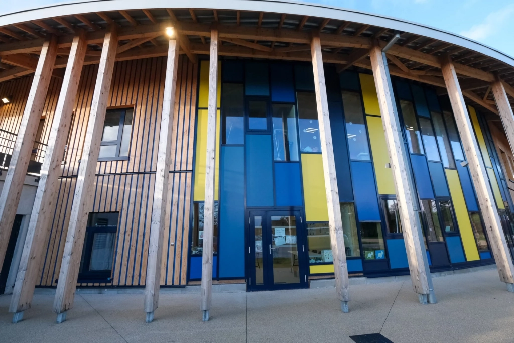 Extérieur de l'école de Châtillon-le-Duc