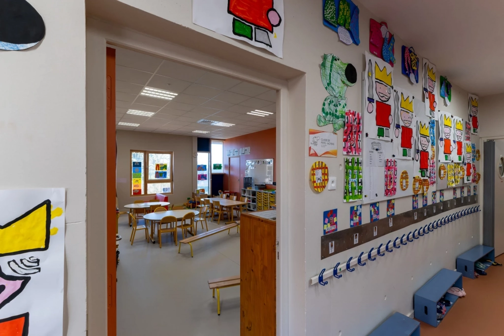 Couloir dans l'école de Châtillon-le-Duc