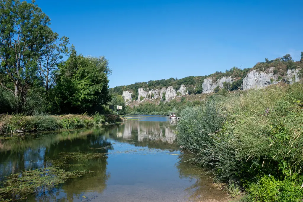 Rivière dans le village